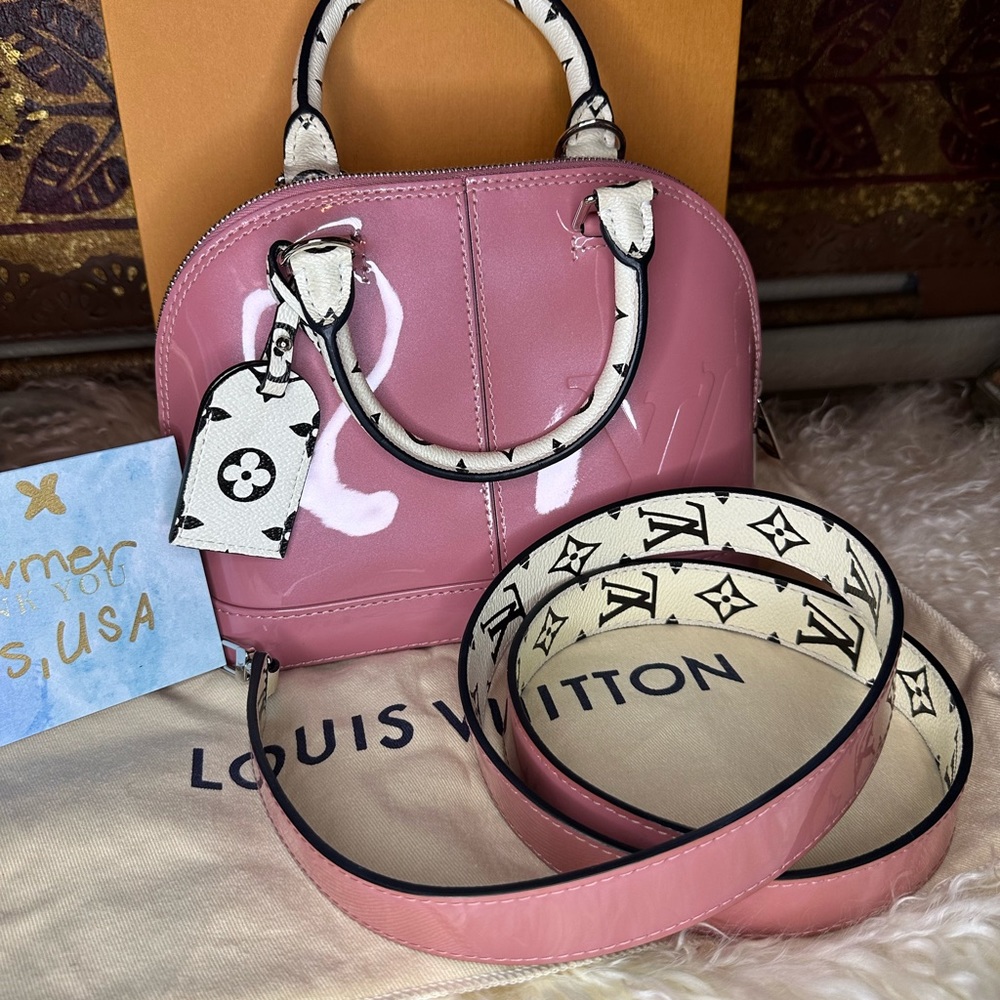 LOUIS VUITTON
Patent Monogram Alma BB Rose Blush